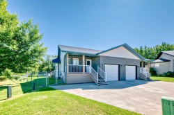 5515 52 Avenue Close  Innisfail, AB T4G 1G6