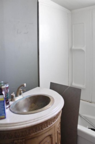 4801 51 Street, Sedgewick, AB - Indoor