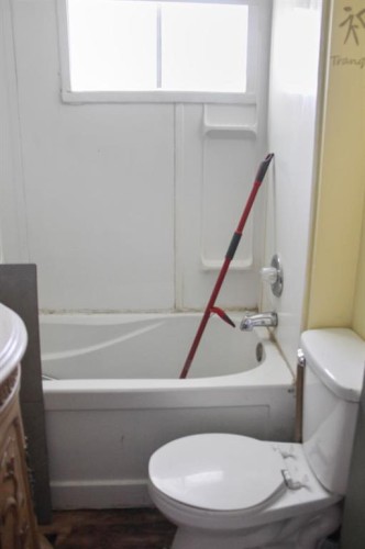 4801 51 Street, Sedgewick, AB - Indoor Photo Showing Bathroom