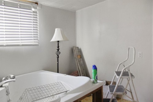 4801 51 Street, Sedgewick, AB - Indoor Photo Showing Other Room