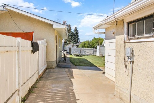 4801 51 Street, Sedgewick, AB - Outdoor