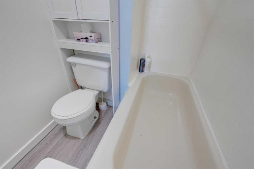 4738 50 Street East, Sylvan Lake, AB - Indoor Photo Showing Bathroom