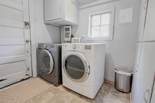4738 50 Street East, Sylvan Lake, AB - Indoor Photo Showing Laundry Room