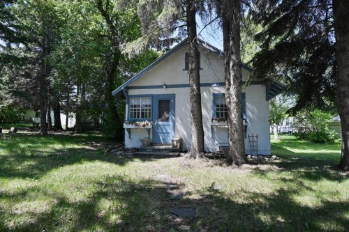4738 50 Street East, Sylvan Lake, AB - Outdoor