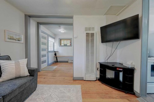 4738 50 Street East, Sylvan Lake, AB - Indoor