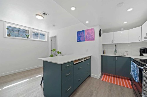 2311 16 Street Sw, Calgary, AB - Indoor Photo Showing Kitchen