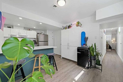 2311 16 Street Sw, Calgary, AB - Indoor Photo Showing Other Room