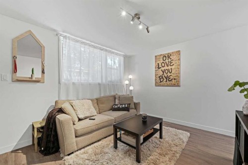 2311 16 Street Sw, Calgary, AB - Indoor Photo Showing Living Room