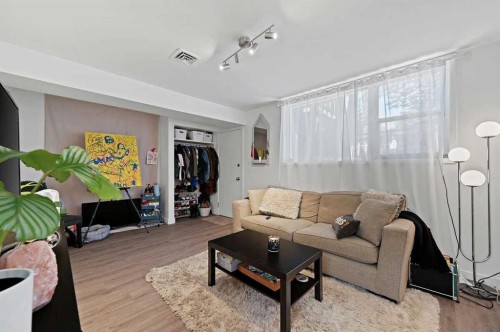 2311 16 Street Sw, Calgary, AB - Indoor Photo Showing Living Room