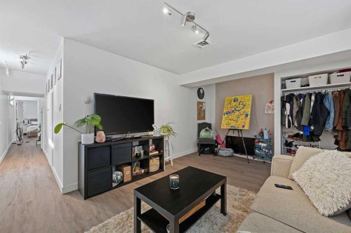 2311 16 Street Sw, Calgary, AB - Indoor Photo Showing Living Room