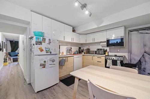 2311 16 Street Sw, Calgary, AB - Indoor Photo Showing Kitchen