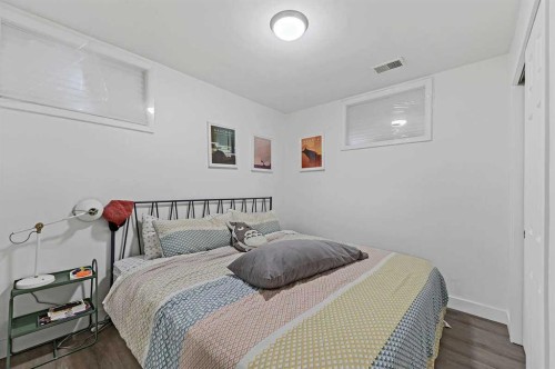 2311 16 Street Sw, Calgary, AB - Indoor Photo Showing Bedroom