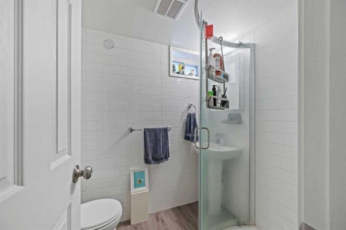 2311 16 Street Sw, Calgary, AB - Indoor Photo Showing Bathroom