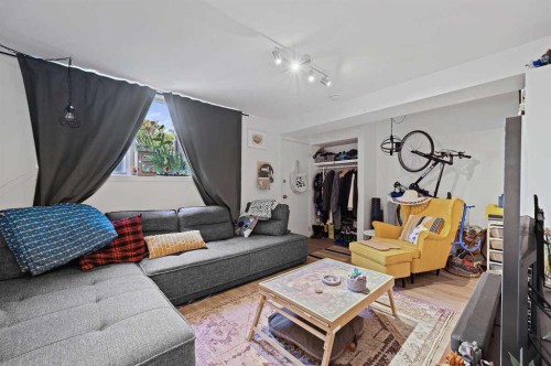 2311 16 Street Sw, Calgary, AB - Indoor Photo Showing Living Room