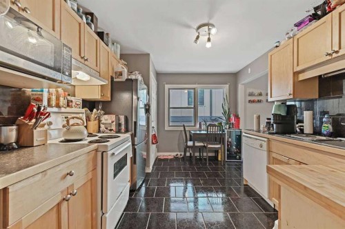 2311 16 Street Sw, Calgary, AB - Indoor Photo Showing Kitchen