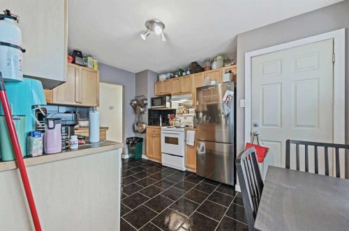 2311 16 Street Sw, Calgary, AB - Indoor Photo Showing Kitchen
