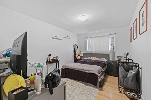 2311 16 Street Sw, Calgary, AB - Indoor Photo Showing Bedroom
