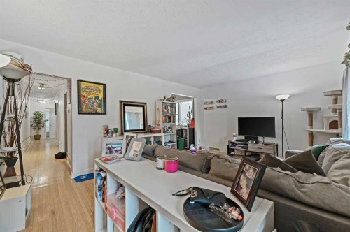 2311 16 Street Sw, Calgary, AB - Indoor Photo Showing Living Room