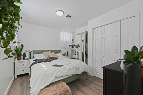 2311 16 Street Sw, Calgary, AB - Indoor Photo Showing Bedroom