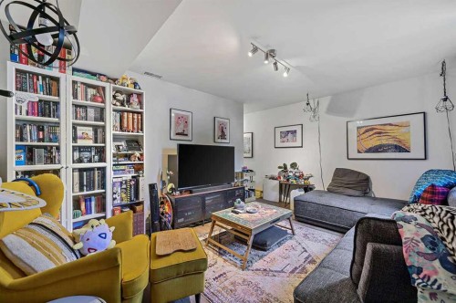 2311 16 Street Sw, Calgary, AB - Indoor Photo Showing Living Room