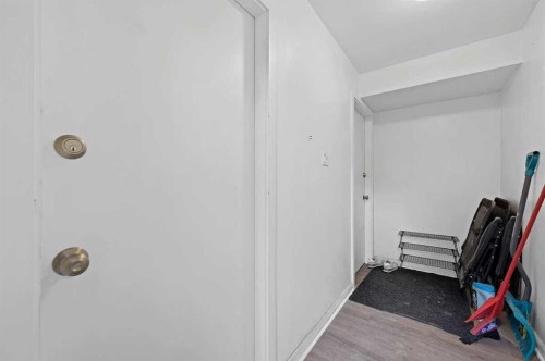 2311 16 Street Sw, Calgary, AB - Indoor