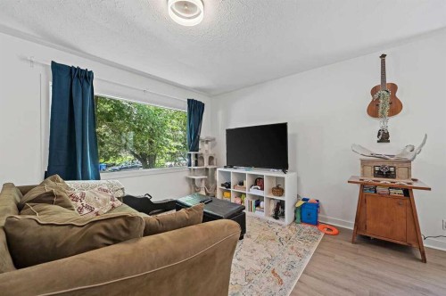 2311 16 Street Sw, Calgary, AB - Indoor Photo Showing Living Room
