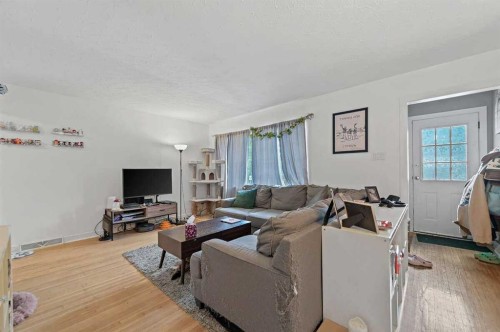 2311 16 Street Sw, Calgary, AB - Indoor Photo Showing Living Room