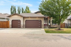 27 Irving Crescent  Red Deer, AB T4R 3R9