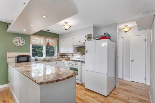 404 3 Avenue Sw, Sundre, AB - Indoor Photo Showing Kitchen