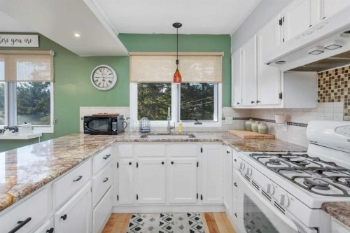 404 3 Avenue Sw, Sundre, AB - Indoor Photo Showing Kitchen