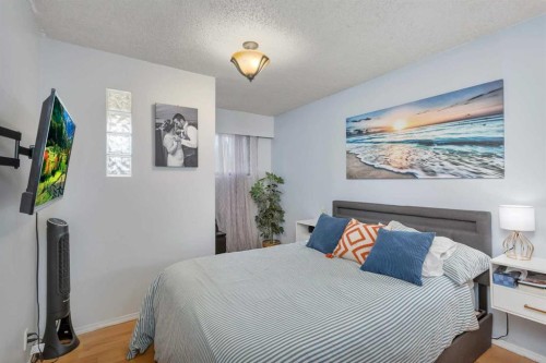 404 3 Avenue Sw, Sundre, AB - Indoor Photo Showing Bedroom