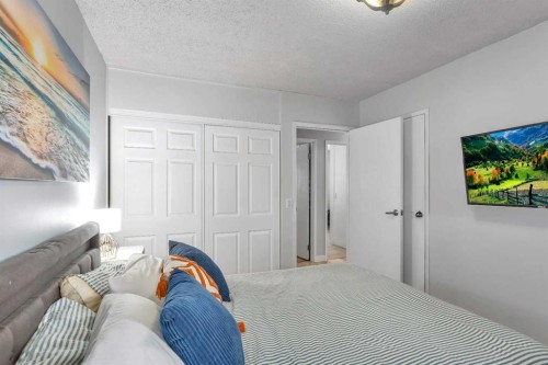 404 3 Avenue Sw, Sundre, AB - Indoor Photo Showing Bedroom