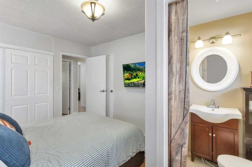 404 3 Avenue Sw, Sundre, AB - Indoor Photo Showing Bathroom