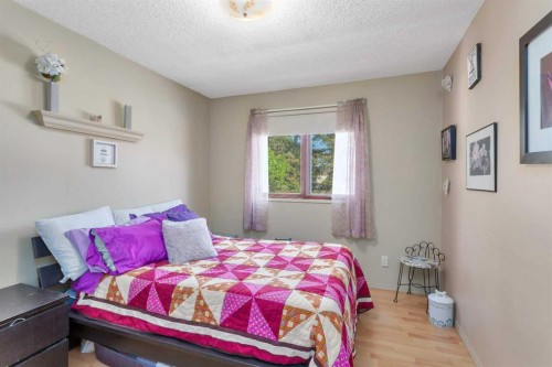 404 3 Avenue Sw, Sundre, AB - Indoor Photo Showing Bedroom