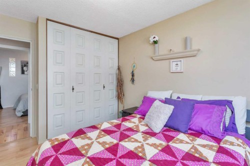 404 3 Avenue Sw, Sundre, AB - Indoor Photo Showing Bedroom