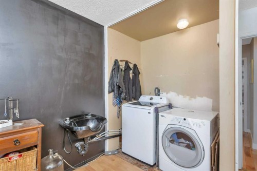 404 3 Avenue Sw, Sundre, AB - Indoor Photo Showing Laundry Room