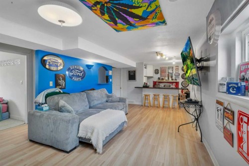 404 3 Avenue Sw, Sundre, AB - Indoor Photo Showing Living Room