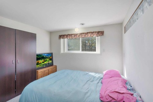 404 3 Avenue Sw, Sundre, AB - Indoor Photo Showing Bedroom
