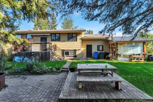 404 3 Avenue Sw, Sundre, AB - Outdoor With Deck Patio Veranda