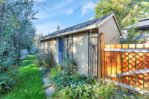 404 3 Avenue Sw, Sundre, AB - Outdoor