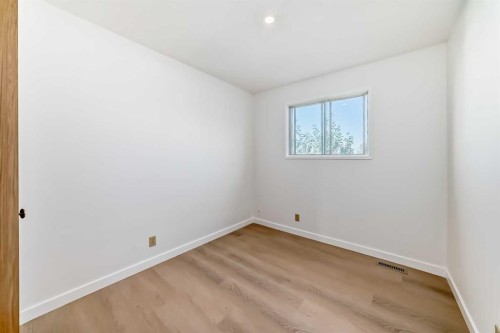 7352 59 Avenue, Red Deer, AB - Indoor Photo Showing Other Room