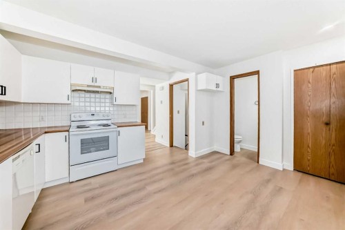 7352 59 Avenue, Red Deer, AB - Indoor Photo Showing Kitchen