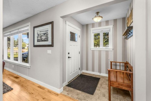 33 Fairway Drive, Lacombe, AB - Indoor Photo Showing Other Room