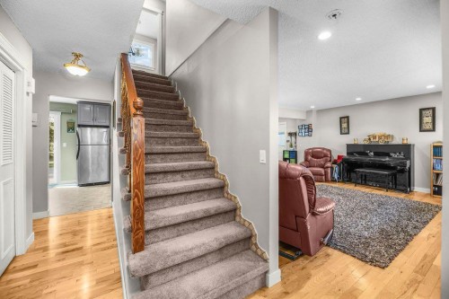 33 Fairway Drive, Lacombe, AB - Indoor Photo Showing Other Room