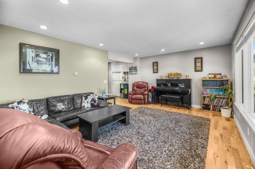 33 Fairway Drive, Lacombe, AB - Indoor