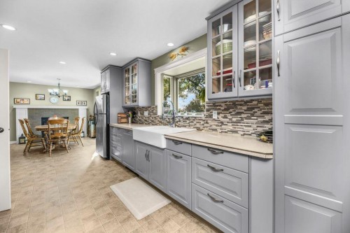 33 Fairway Drive, Lacombe, AB - Indoor