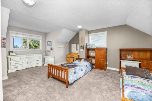 33 Fairway Drive, Lacombe, AB - Indoor Photo Showing Bedroom