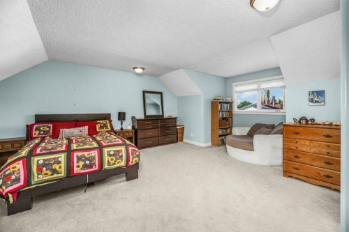 33 Fairway Drive, Lacombe, AB - Indoor Photo Showing Bedroom