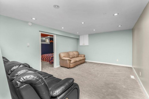 33 Fairway Drive, Lacombe, AB - Indoor