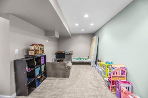 33 Fairway Drive, Lacombe, AB - Indoor